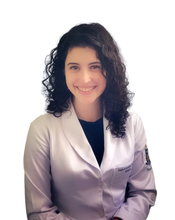 Foto da Doutora Iuna Deveza, Médica Geriatra.